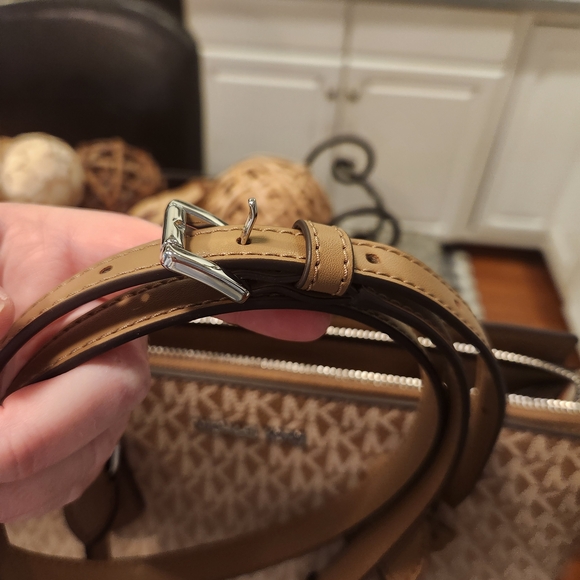 Michael Kors NWOT Sheila Medium Ombré Signature Color Husk Satchel/Crossbody - Picture 12 of 15